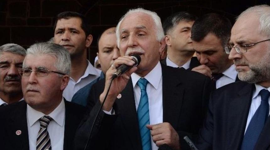 Sp Genel Başkanı Kamalak, Diyarbakır&rsquo;da G&uuml;l Dağıttı