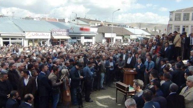 Erciş’in En Büyük Camisi İbadete Açıldı