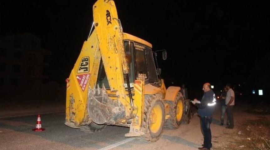 Motosikletler İş Makinesine &Ccedil;arptı: 1 &Ouml;l&uuml;, 1 Yaralı