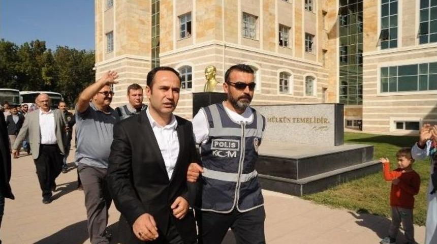 Uşak&rsquo;taki Paralel Yapı Operasyonunda G&ouml;zaltına Alınanlardan 2 Kişi Tutuklandı