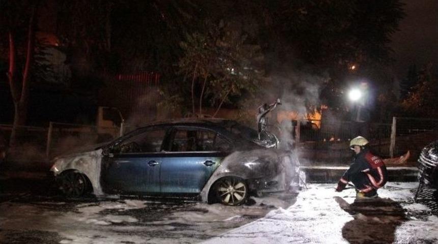 Beyoğlu&rsquo;nda 5 Ara&ccedil; Kundaklandı