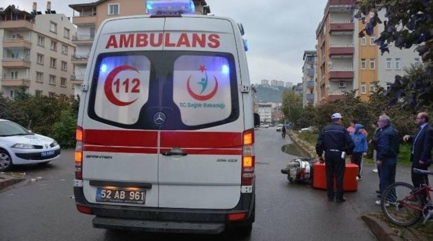 Minib&uuml;sle Motosiklet &Ccedil;arpıştı: 1 Yaralı