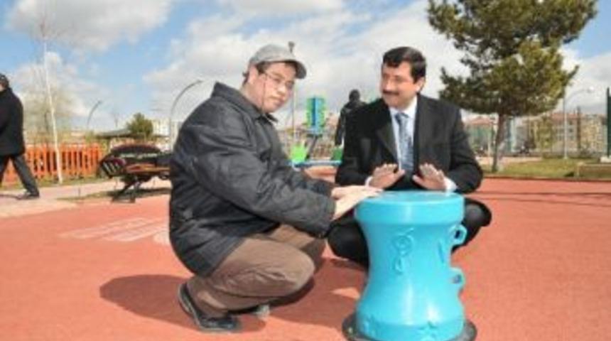 Ke&ccedil;i&ouml;ren&rsquo;de Engelleri Ortadan Kaldıran &Ccedil;ocuk Parkı