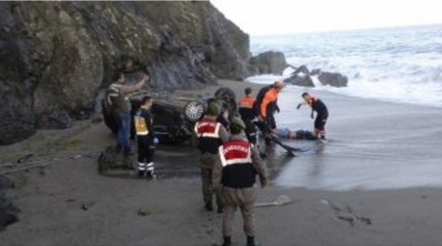 Otomobil 150 Metreden Sahile U&ccedil;tu: 1 &Ouml;l&uuml;, 1 Yaralı