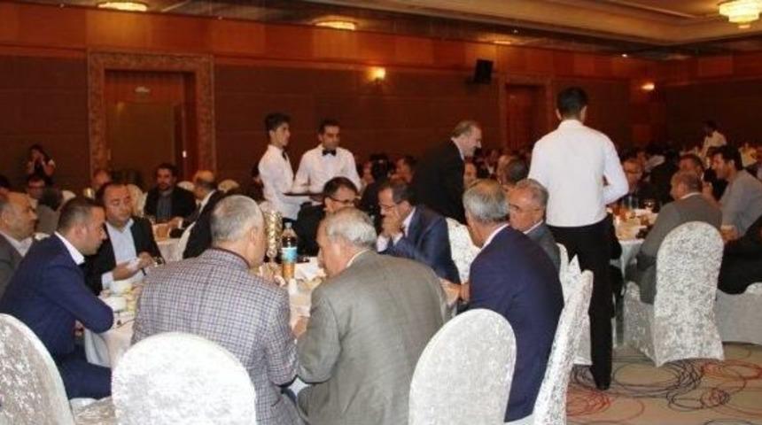 Ak Partili Atalay, Van&rsquo;da Akademisyenlerle Bir Araya Geldi