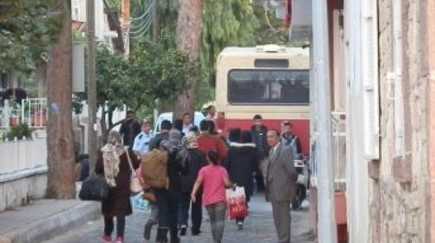 Fo&ccedil;a&rsquo;da 88 Ka&ccedil;ak G&ouml;&ccedil;men Yakalandı