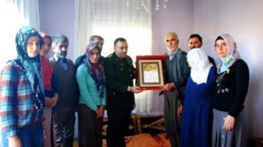 Şehidin Ailesine &lsquo;şehadet&rsquo; Belgesi Verildi