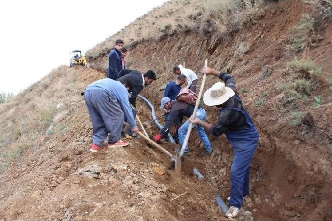 25 Yıllık Su Sorunu El Birliğiyle Giderildi