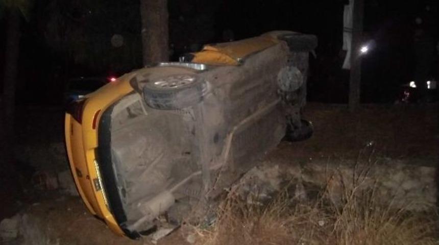 Ara&ccedil; Takla Atarak Ağaca &Ccedil;arptı: 1 Yaralı