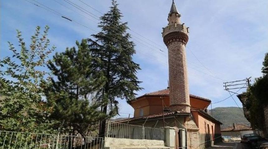 Tarihi Cami Yıkılma Tehlikesine Karşı İbadete Kapatıldı