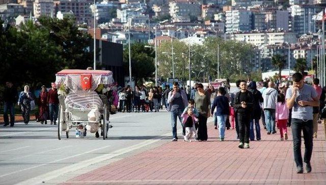 Güneş Yüzünü Gösterdi, Sahiller Hareketlendi