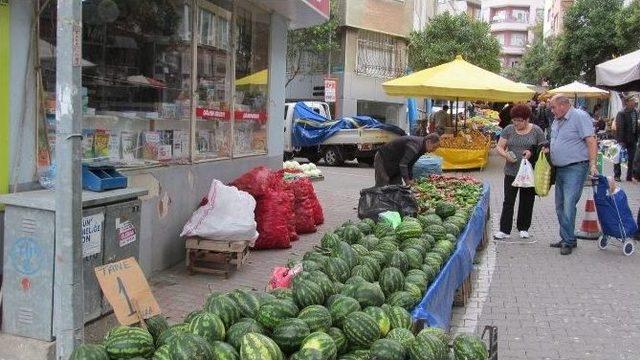 Bu Pazarda Ne Alırsan Bir Lira