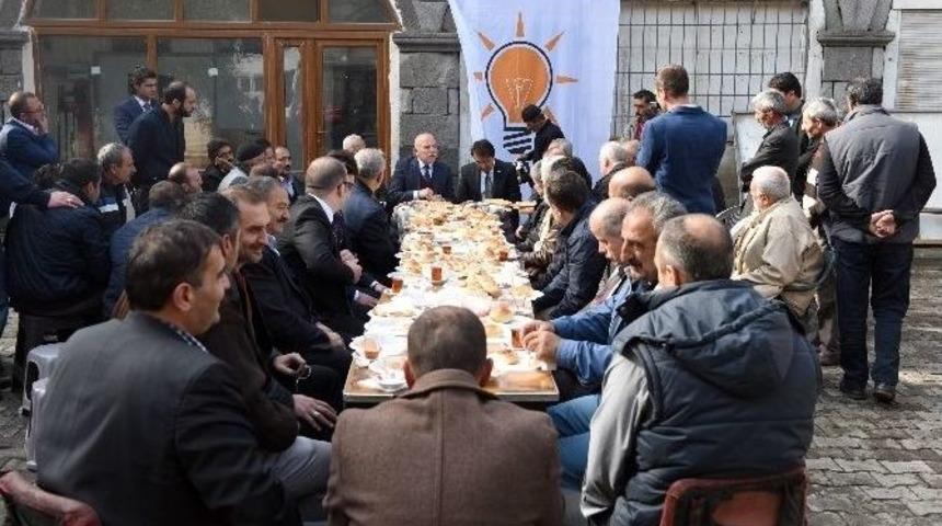 Sekmen, Hacılar Hanı Esnafının Sofrasına Konuk Oldu