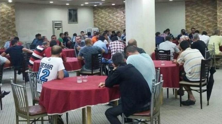 Tombala Oynatırken Yakalandılar, "&ccedil;ay İ&ccedil;ip Sohbet Ediyoruz" Dediler