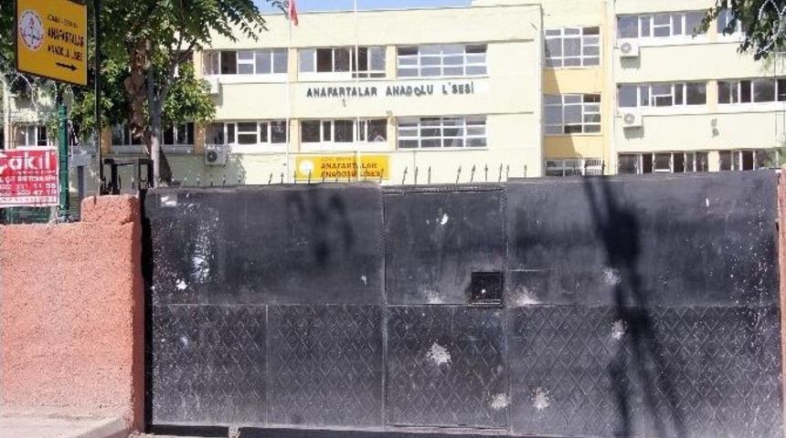 Okulun Kapısına Ateş Eden Zanlı: "aşkıma Kızdım Okulun Kapısına Kalp Yaptım"