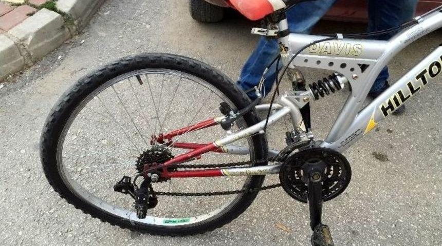 Freni Tutmayan Bisiklet Kamyonete &Ccedil;arptı: 1 Yaralı