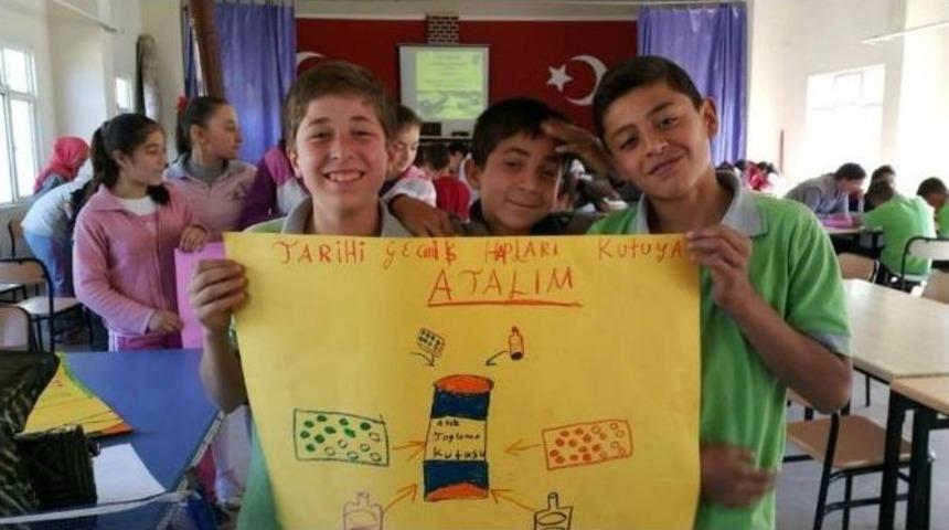 7 Bin &Ouml;ğrenciye Akıllı İla&ccedil; Kullanımı Ve Atık İla&ccedil; Eğitimi