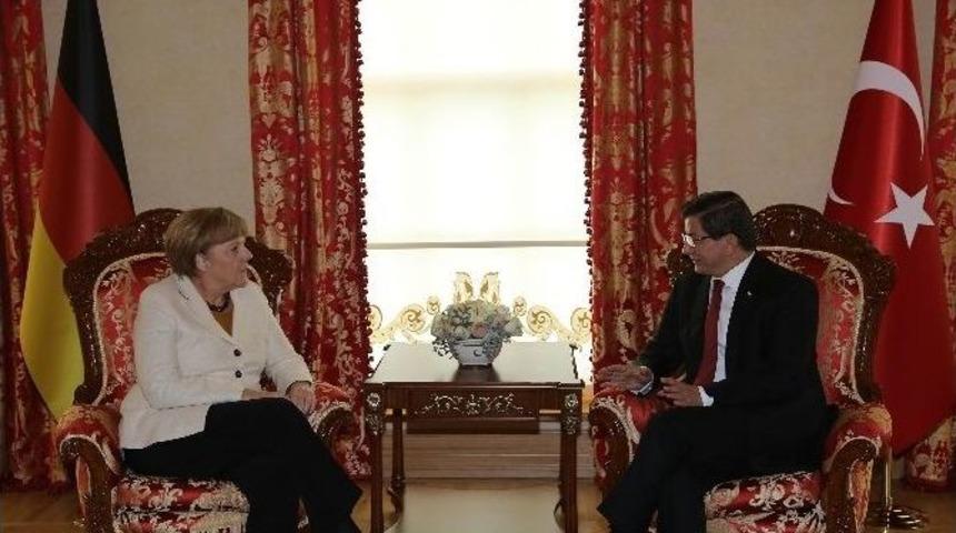 Başbakan Davutoğlu, Angela Merkel G&ouml;r&uuml;şmesi Başladı