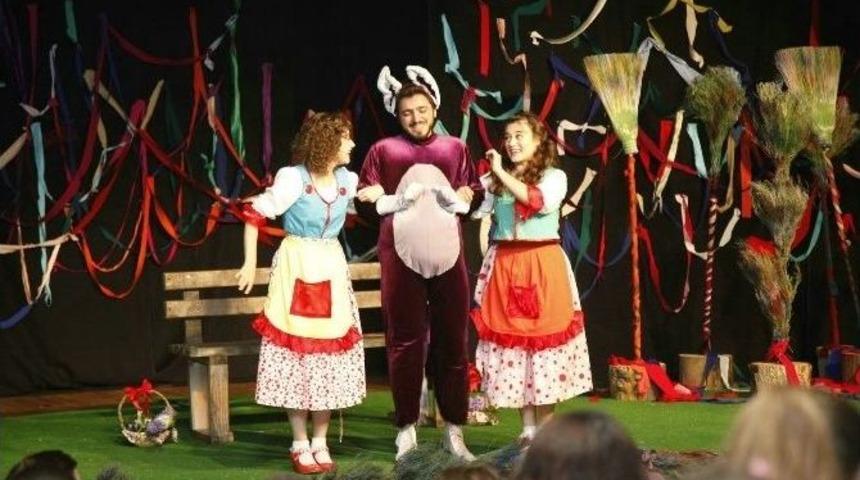 Odunpazarı Belediye Tiyatrosu Perdelerini A&ccedil;tı