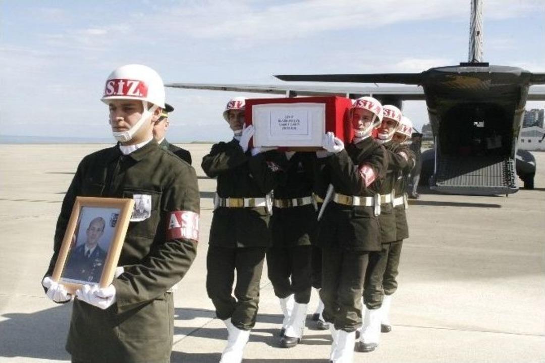 Şehit Astsubay &Ccedil;akır&rsquo;ın Cenazesi Memleketi Trabzon&rsquo;a Getirildi