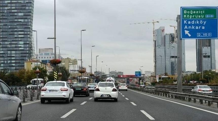 Almanya Başbakanı Merkel’in Konvoyu, İstanbul Trafiğine Takıldı