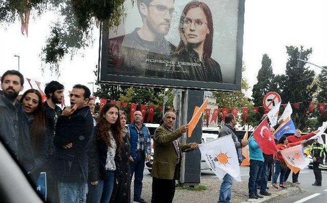 Almanya Başbakanı Merkel’in Konvoyu, İstanbul Trafiğine Takıldı