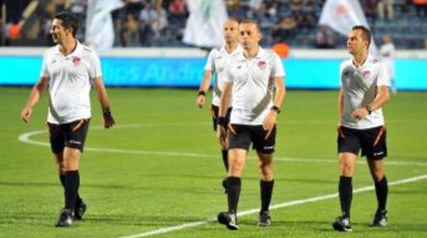 C&uuml;neyt &Ccedil;akır&rsquo;a Dev Ma&ccedil;