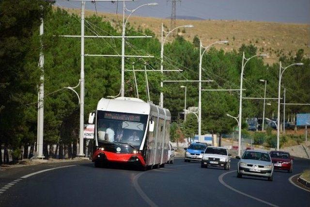 Malatya Büyükşehir Belediyesi, 10 Adet Trambüs İle 14 Adet Otobüs Alıyor