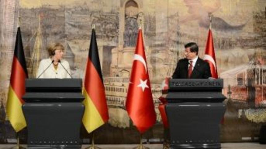 Angela Merkel: "17&rsquo;inci Faslı A&ccedil;ıp Adım Adım İlerleyebiliriz"