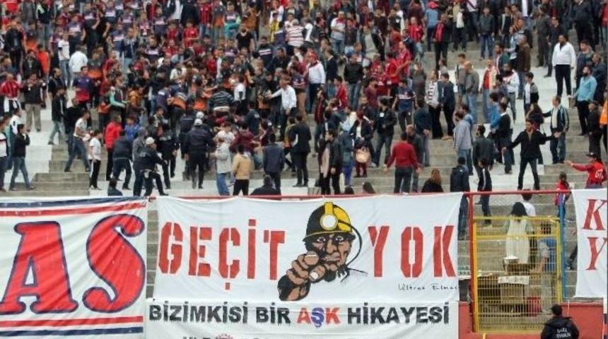 3. Lig M&uuml;cadelesinde Trib&uuml;nler Karıştı