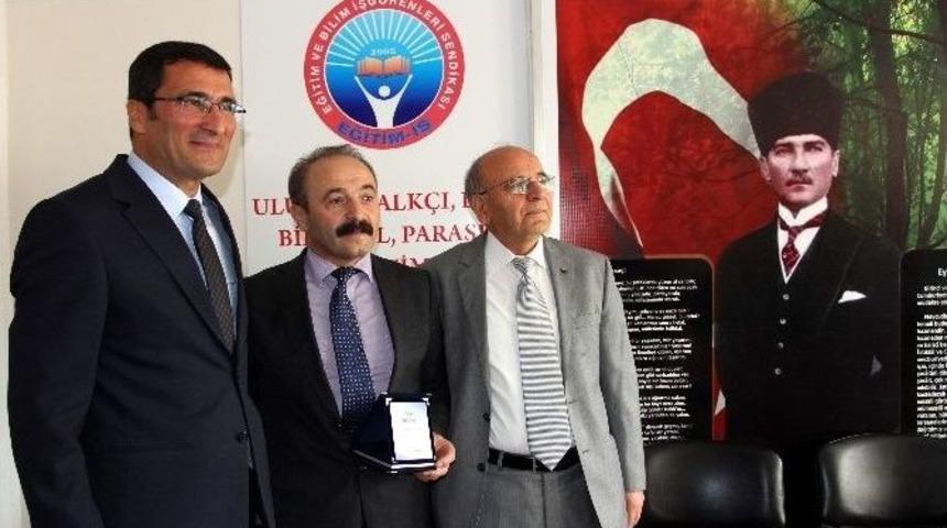 Eğitim-iş, 10&rsquo;uncu Kuruluş Yıld&ouml;n&uuml;m&uuml; Kutladı