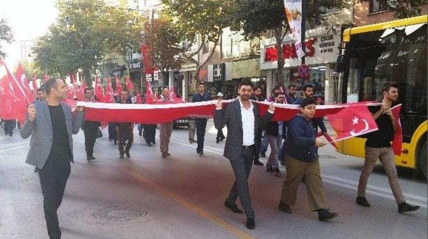 Şehitler İ&ccedil;in &lsquo;bayrak Y&uuml;r&uuml;y&uuml;ş&uuml;&rsquo; D&uuml;zenlendi