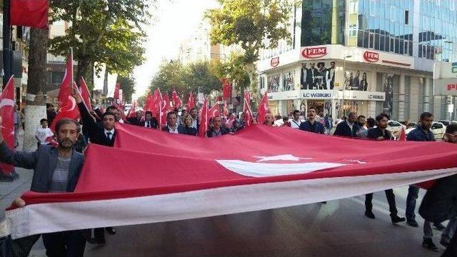 Şehitler İçin ‘bayrak Yürüyüşü’ Düzenlendi