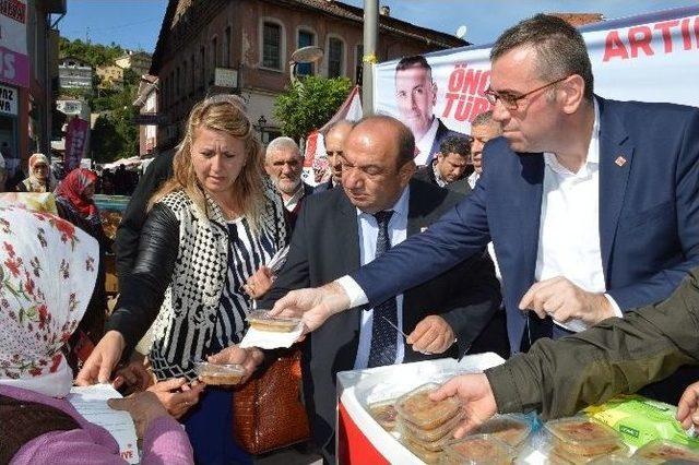 Selami Çelebioğlu, İnebolu’da Aşure Dağıttı