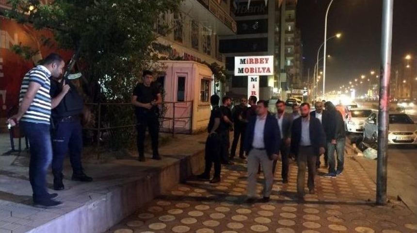 Diyarbakır&rsquo;da Ak Parti Binasına Bombalı Saldırı