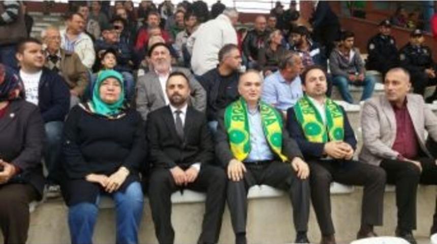 &Ouml;zl&uuml;, Ak&ccedil;akocaspor&rsquo;a Destek Verdi