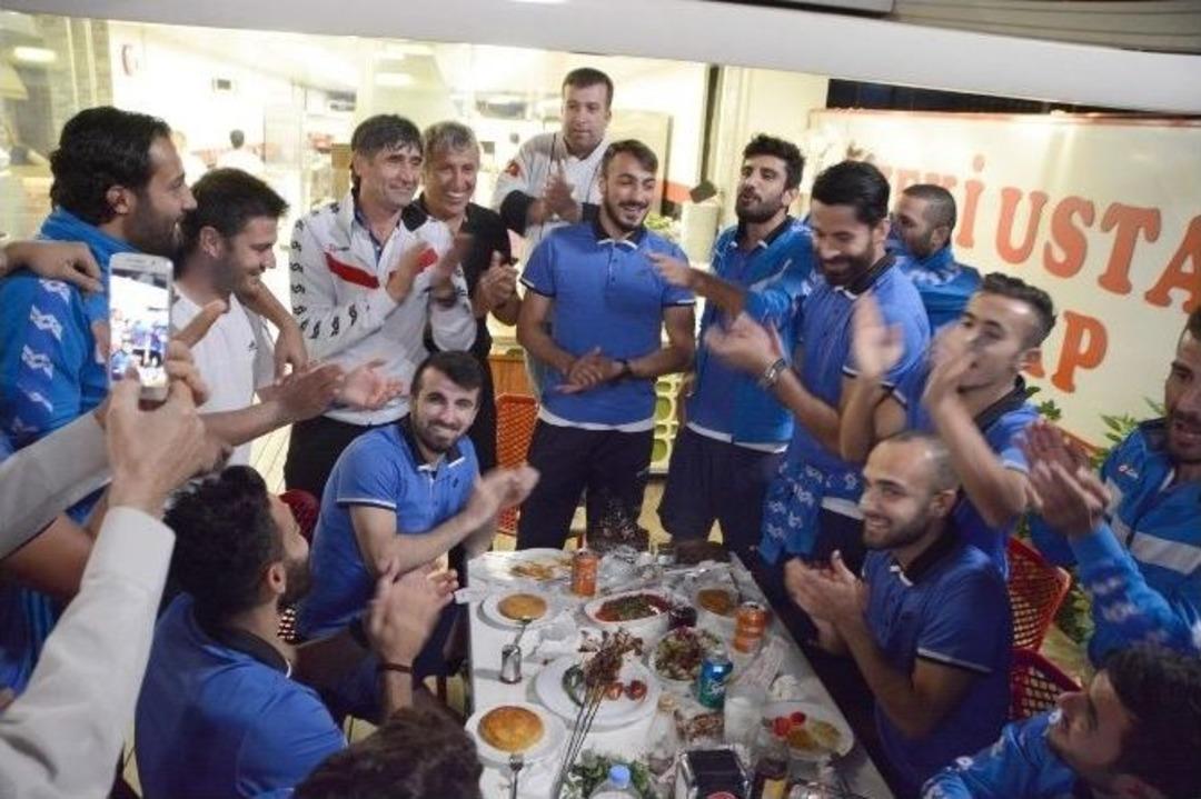 Bb Erzurumspor&rsquo;da Kırıkhanspor Galibiyetinin Sevinci Yaşanıyor