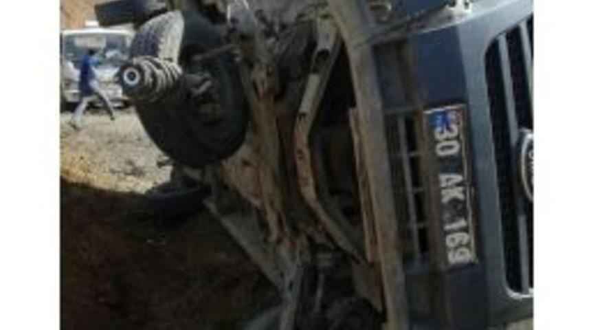 G&ouml;reve Giden Ambulans Kaza Yaptı: 2 Yaralı