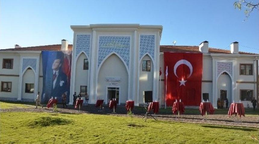 Hacı Osman &Ccedil;ilsal Aile Sağlığı Merkezi Mimarisi İle Dikkat &Ccedil;ekiyor