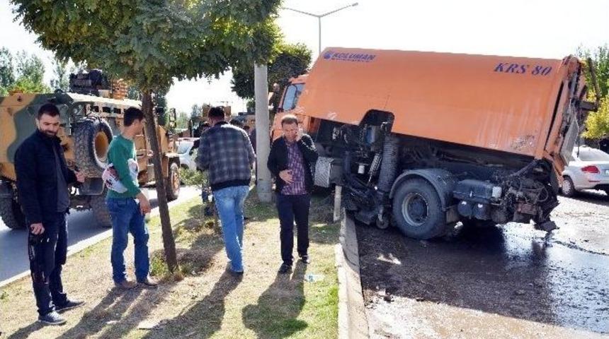 Muş&rsquo;ta Askeri Ara&ccedil; Kaza Yaptı: 1 &Ouml;l&uuml;, 2&rsquo;si Asker 3 Yaralı
