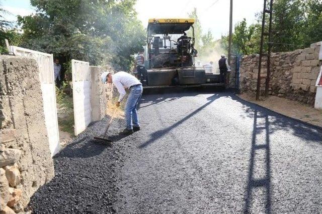 Yenimahalle Semtinde 4 Cadde İle 23 Sokakta Asfalt Çalışması