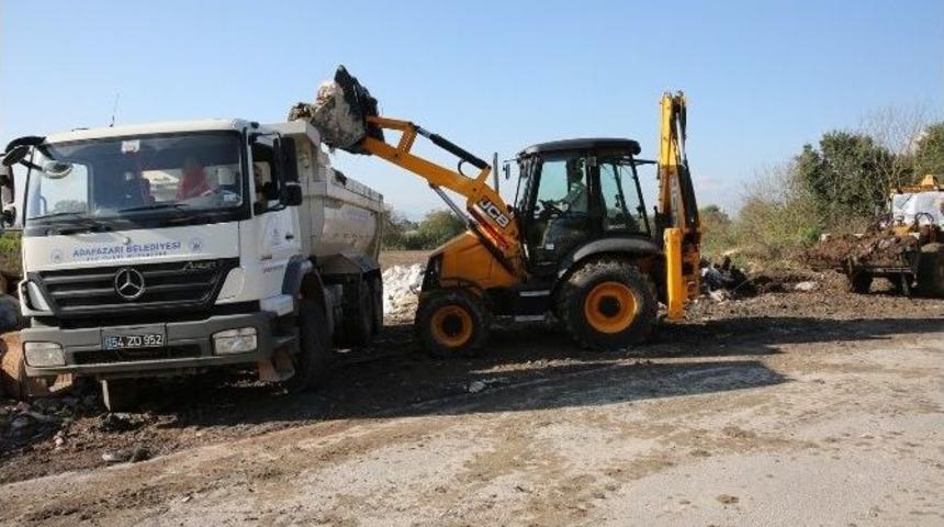 Hastane Yolundan 20 Kamyon Ka&ccedil;ak Hafriyat Toplandı