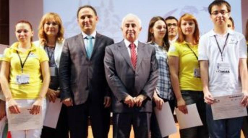 Akademi Rumeli Projesi T&uuml;rkiye&rsquo;de Gen&ccedil;ler Tarafından Yılın &Ouml;rnek Projesi Se&ccedil;ildi