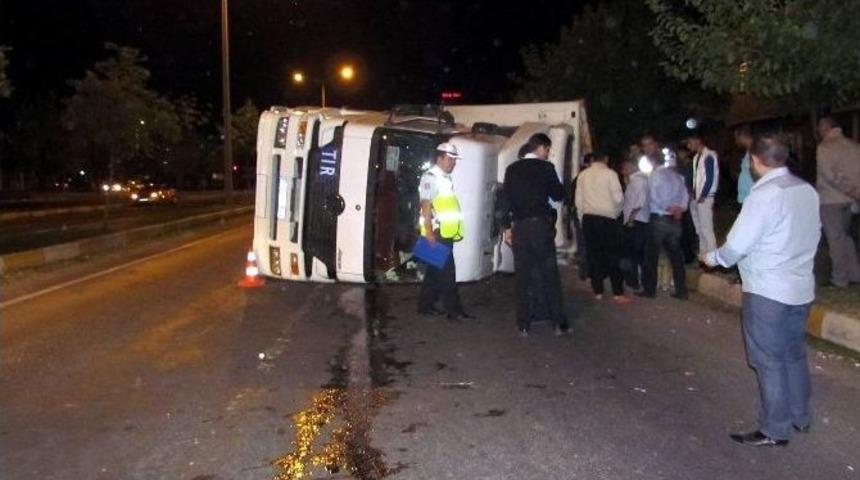 Kaza Yapan Tır&rsquo;da Uyuşturucu Madde Arandı