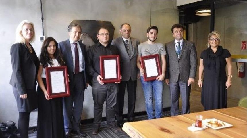 Başarılı &Ouml;ğrencilere Yekta Sara&ccedil;&rsquo;tan Tebrik