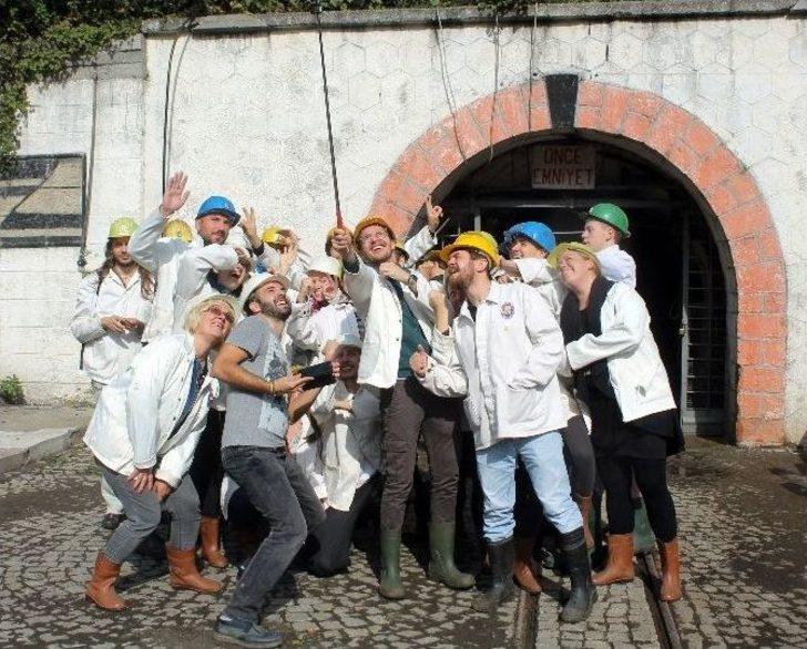 Yabancı Uyruklu Öğrenciler Maden Ocağına Girdi G5