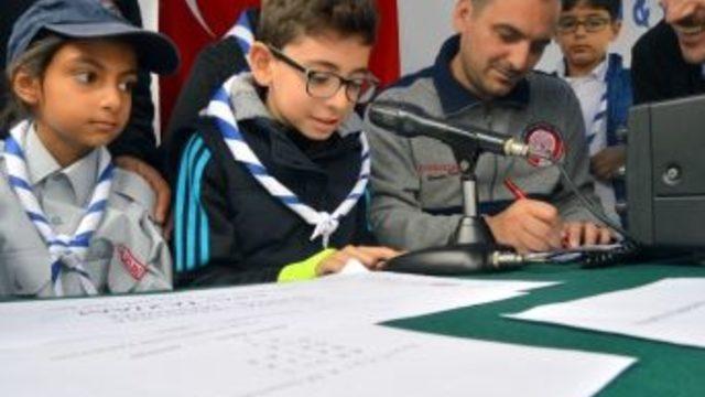 Kağıtsporlu İzciler Barış İçin Telsiz Başına Geçti