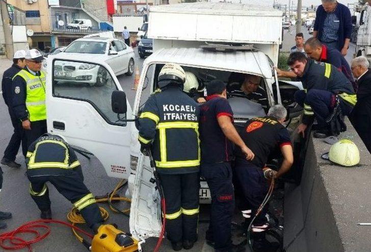 Kamyonette Sıkıştı, Hastaneye Gitmek İstemedi G1