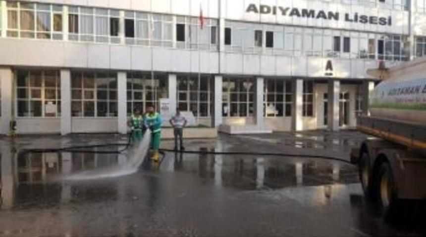 Temizlik İşleri Ekipleri Okulları Temizledi