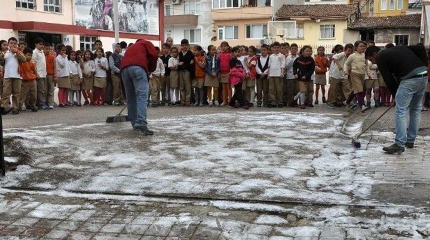 Karacabey&rsquo;de &rsquo;temiz &Ccedil;evre&rsquo; Seferberliği